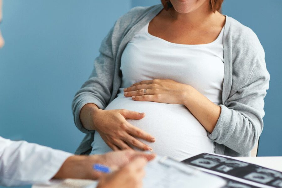 dona-embarassada-consulta-hospital-sant-joan-deu-barcelona