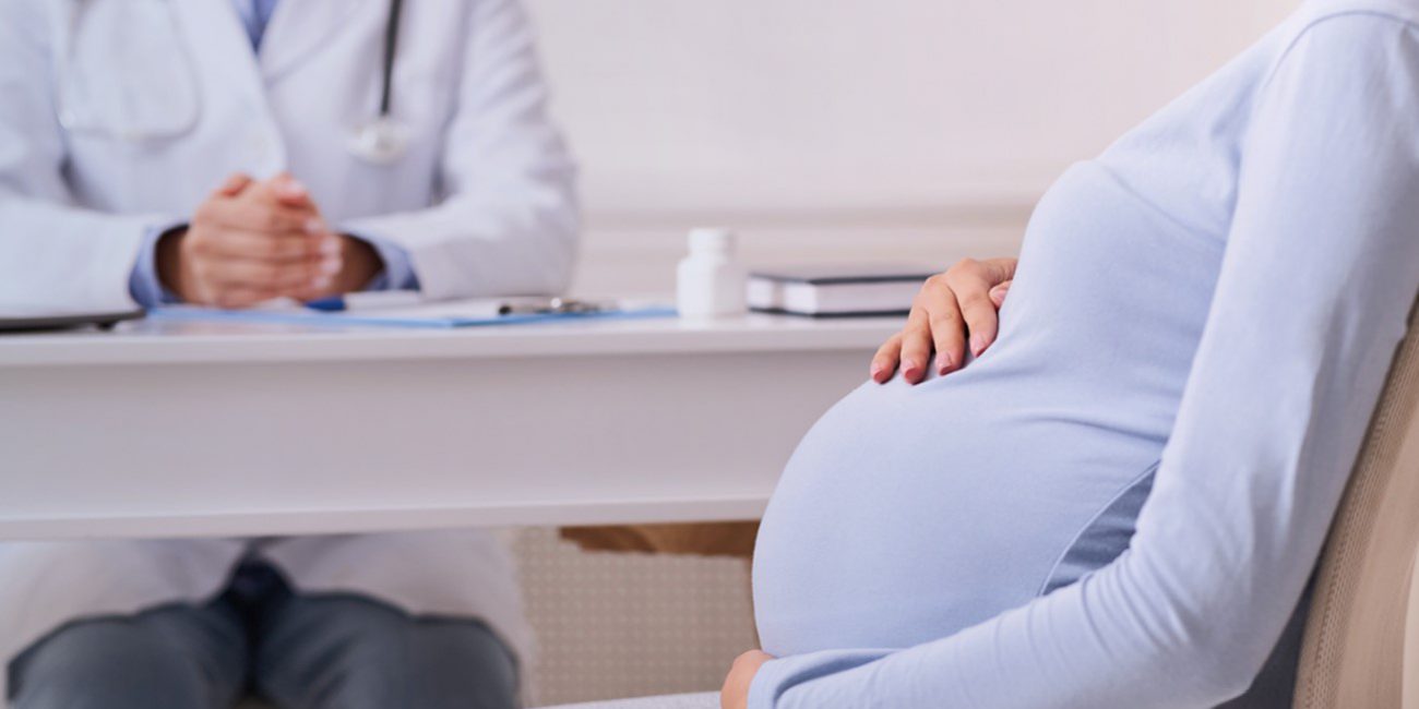 mejores clínicas de FIV en España - camiseta azul